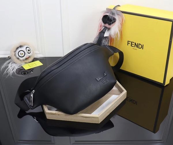 The 2018 new pocket iron eye logo is the best, long-awaited, simple and practical package, the upper body is cool
The 2018 new pocket iron eye logo is the best, long-awaited, simple and practical package, the upper body is cool