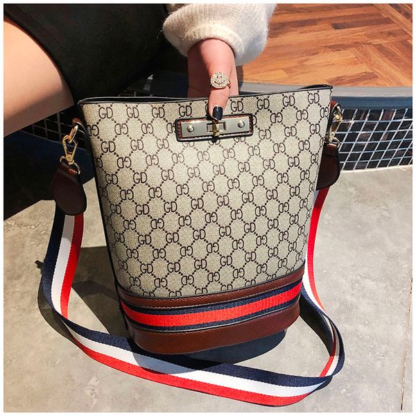 selling composite bag letters bucket bags messenger bags leather fashion clutch famous shoulder cross body bags yueshenglong /10
selling composite bag letters bucket bags messenger bags leather fashion clutch famous shoulder cross body bags yueshenglong /10