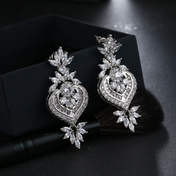 2017 z new luxury flower pendant pendant earrings with shiny cz brincos bride bride wedding party jewelry festive birthday gift, Golden;silver
2017 z new luxury flower pendant pendant earrings with shiny cz brincos bride bride wedding party jewelry festive birthday gift, Golden;silver