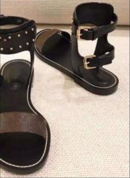 The latest fashion woman's sandals, flat bottomed drilling, and free delivery of shoes size35-41
The latest fashion woman's sandals, flat bottomed drilling, and free delivery of shoes size35-41