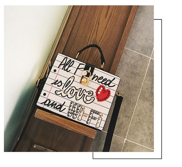 Fashionable luxury box bag 2017 autumn and winter new single shoulder bag of European and American rivet cross-handbag female
Fashionable luxury box bag 2017 autumn and winter new single shoulder bag of European and American rivet cross-handbag female