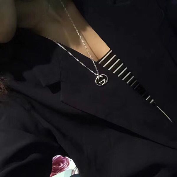 Luxurious style S925 Sterling Silver and brand name pendant necklace with hollow double words women wedding gift jewelry P
Luxurious style S925 Sterling Silver and brand name pendant necklace with hollow double words women wedding gift jewelry P