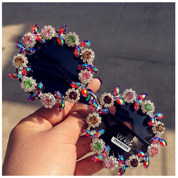new fashion classic retro round rhinestone flower sunglasseswomen brand designer handmade summer luxury crystal ladies sunglasses, White;black
new fashion classic retro round rhinestone flower sunglasseswomen brand designer handmade summer luxury crystal ladies sunglasses, White;black