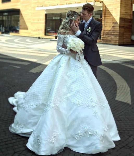 Beautiful White Lace Bridal Wedding Gowns Gridding 3D Appliques Expansion Skirt Wedding Dress Off Shoulder Sleeve Country Bridal Dress
Beautiful White Lace Bridal Wedding Gowns Gridding 3D Appliques Expansion Skirt Wedding Dress Off Shoulder Sleeve Country Bridal Dress