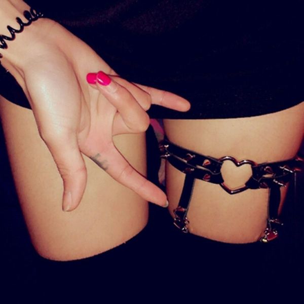 2016 new rave wear pastel goth suspender belt for stockings elastic foot garter belt creepy studded bust bondage retail, Black;white
2016 new rave wear pastel goth suspender belt for stockings elastic foot garter belt creepy studded bust bondage retail, Black;white