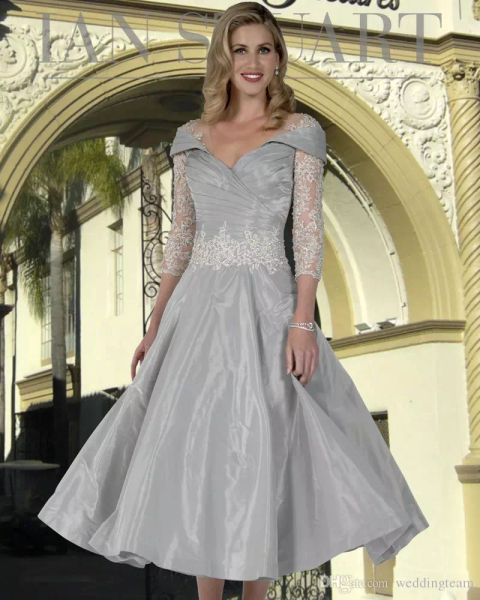 elegant silver beaded lace mother of the bride dresses off shoulder with long sleeves wedding guest dress tea length taffeta evening gowns, Black;red
elegant silver beaded lace mother of the bride dresses off shoulder with long sleeves wedding guest dress tea length taffeta evening gowns, Black;red