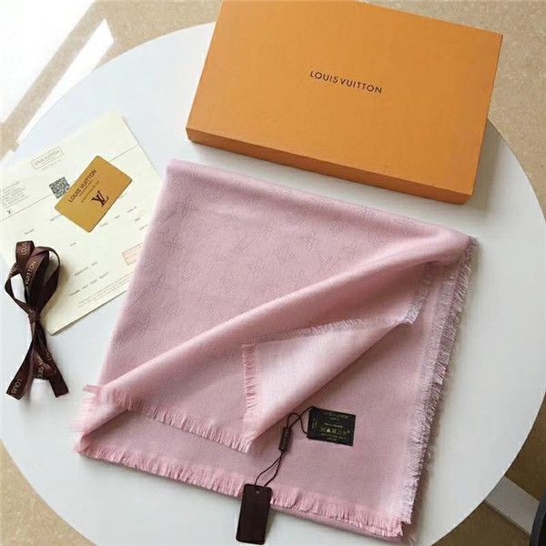 Elegant and beautiful 140*140cm autumn and winter wool female scarf is warm, comfortable and free of transportation costs
Elegant and beautiful 140*140cm autumn and winter wool female scarf is warm, comfortable and free of transportation costs