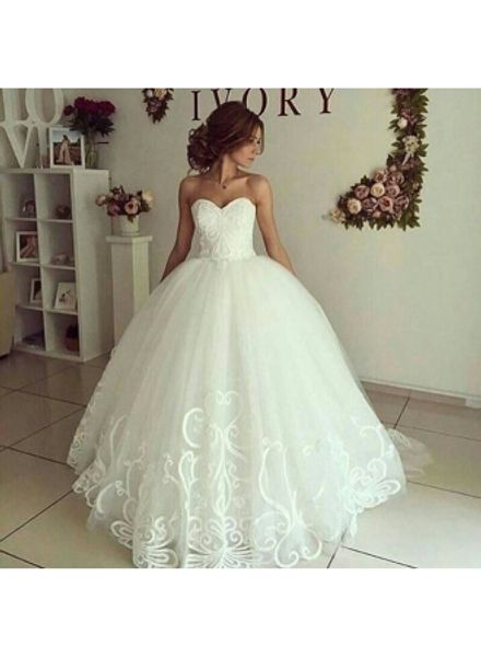 2018 new design romantic ball gown wedding dresses sweetheart lace applique formal gowns backless wedding bridal gowns custom made, White
2018 new design romantic ball gown wedding dresses sweetheart lace applique formal gowns backless wedding bridal gowns custom made, White