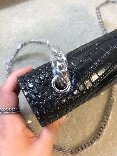 brand fashion designer famous classic handbag sell leather genuine bag casual hip women chain shoulder silver wilsa, Red;black
brand fashion designer famous classic handbag sell leather genuine bag casual hip women chain shoulder silver wilsa, Red;black