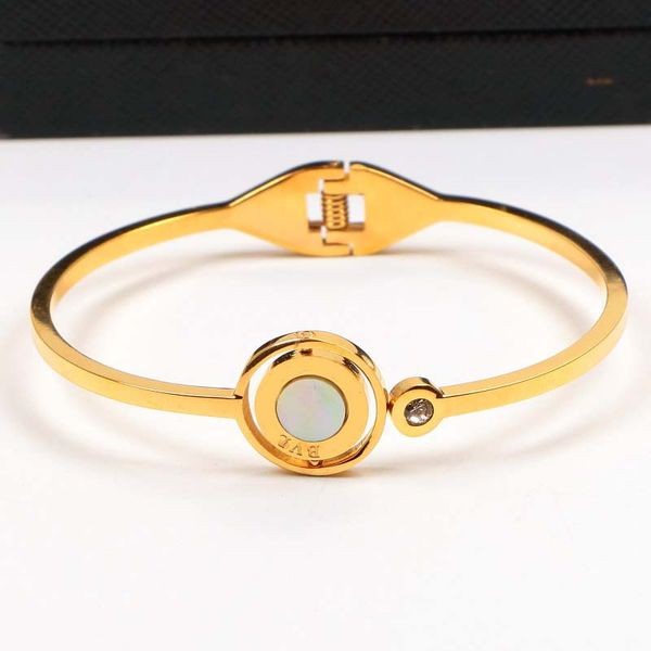 316l stainless steel bangles for women men 18kgp rose gold white shell bracelets spring letter female wedding jewelry no fade, Black
316l stainless steel bangles for women men 18kgp rose gold white shell bracelets spring letter female wedding jewelry no fade, Black