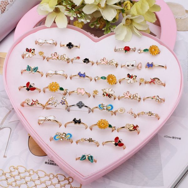 wholesale 12/36/50/100pcs mixed assorted gold crystal rings baby kids girls child ring party gift jewelry with display box, Golden;silver
wholesale 12/36/50/100pcs mixed assorted gold crystal rings baby kids girls child ring party gift jewelry with display box, Golden;silver