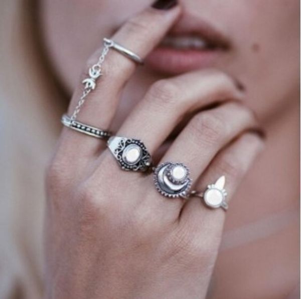 5pcs/set antique tassel ring sets bohemian moon midi finger rings vintage carved women conjuntos de anillo beach jewelry hot, Golden;silver
5pcs/set antique tassel ring sets bohemian moon midi finger rings vintage carved women conjuntos de anillo beach jewelry hot, Golden;silver