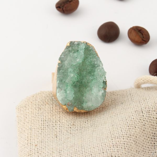 whole salegeomee european green natural stone rings for women irregular drusy druzy ring gift female wedding engagement ring r43, Golden;silver
whole salegeomee european green natural stone rings for women irregular drusy druzy ring gift female wedding engagement ring r43, Golden;silver