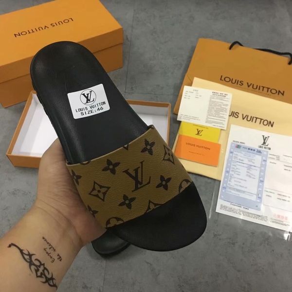 2019 New Designer sandals Europe Brand Fashion mensstriped sandals causal Non-slip summer huaraches slippers flip flops slipper US5-11
2019 New Designer sandals Europe Brand Fashion mensstriped sandals causal Non-slip summer huaraches slippers flip flops slipper US5-11