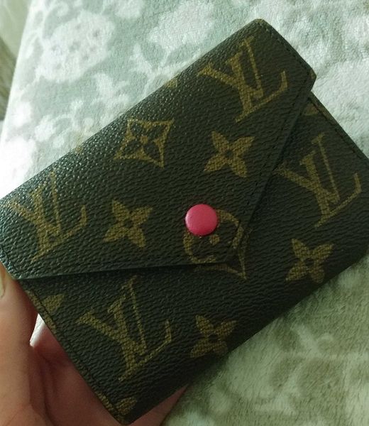 Whole ale clemence original box real leather multicolor coin pur e date code hort wallet card holder cla ic zipper pocket, Red;black
Whole ale clemence original box real leather multicolor coin pur e date code hort wallet card holder cla ic zipper pocket, Red;black