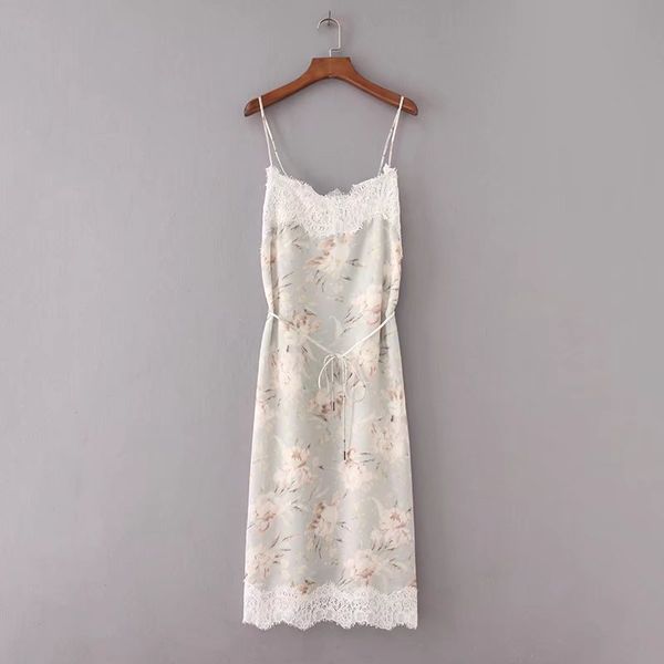 in the summer of 2017 the new women's clothing with european and american wind satin strap eyelash lace dress ladies, Black;white
in the summer of 2017 the new women's clothing with european and american wind satin strap eyelash lace dress ladies, Black;white