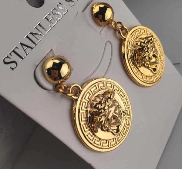 2019 Hip Hop New Custom Iced Out Gold Color Micro Paved Zircon Square Stud Earring with Screw Back Bling Jewelry for Women & Male
2019 Hip Hop New Custom Iced Out Gold Color Micro Paved Zircon Square Stud Earring with Screw Back Bling Jewelry for Women & Male