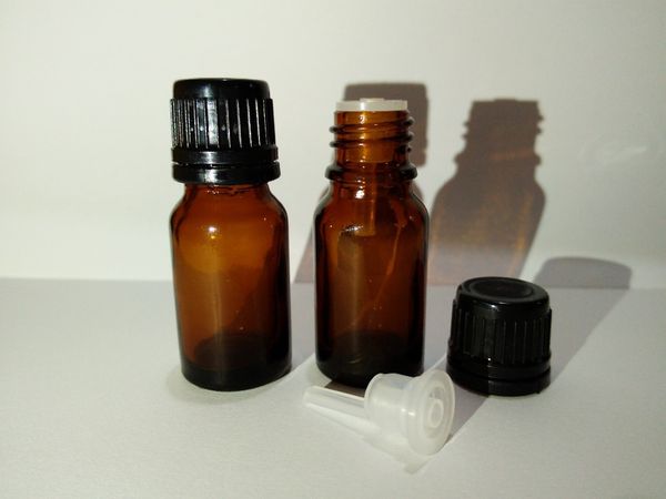 100pcs lot 10ml -0.33 oz amber essential oil glass dropper boles/vails, with black tamper proof cap & plastic plug dropper 
100pcs lot 10ml -0.33 oz amber essential oil glass dropper boles/vails, with black tamper proof cap & plastic plug dropper