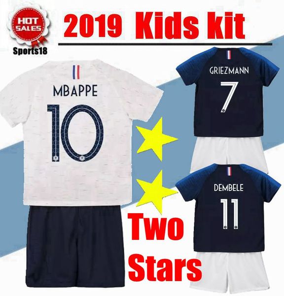 Детский комплект 2 Две звезды Гризманн MBAPPE футбол Джерси мальчики ребенок чемпионат мира 2018 Погба УМТИ LACAZETTE футбольная рубашка униформа Майо де фут
Детский комплект 2 Две звезды Гризманн MBAPPE футбол Джерси мальчики ребенок чемпионат мира 2018 Погба УМТИ LACAZETTE футбольная рубашка униформа Майо де фут