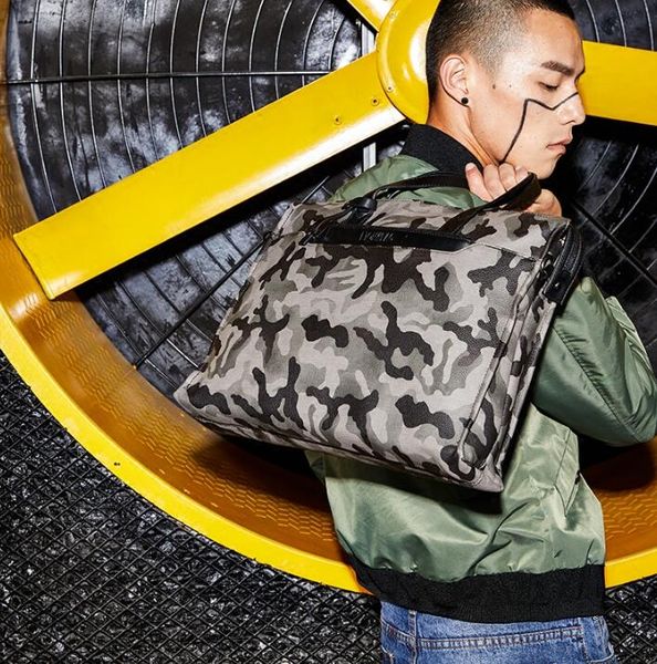 wholesale brand fashion leather handbag bag briefcase camouflage camouflage personality multi-function leather lapbag metrosexual man
wholesale brand fashion leather handbag bag briefcase camouflage camouflage personality multi-function leather lapbag metrosexual man