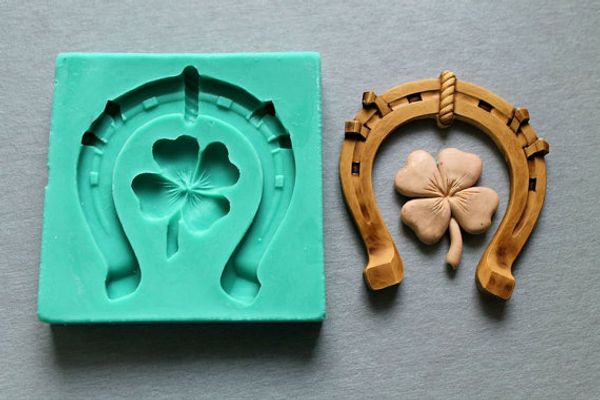 

horseshoe clover silicone fandont mold clover silica gel moulds clovers chocolate molds clovers candy mould silicone molds