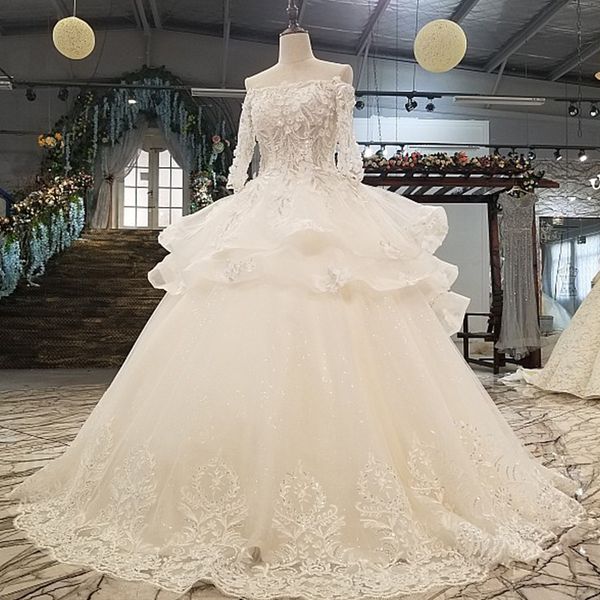 2019 latest bohemian bateau neck wedding dresses long tulle sleeve lace up back 3d floral applique cascading ruffles beach bridal gowns, White
2019 latest bohemian bateau neck wedding dresses long tulle sleeve lace up back 3d floral applique cascading ruffles beach bridal gowns, White