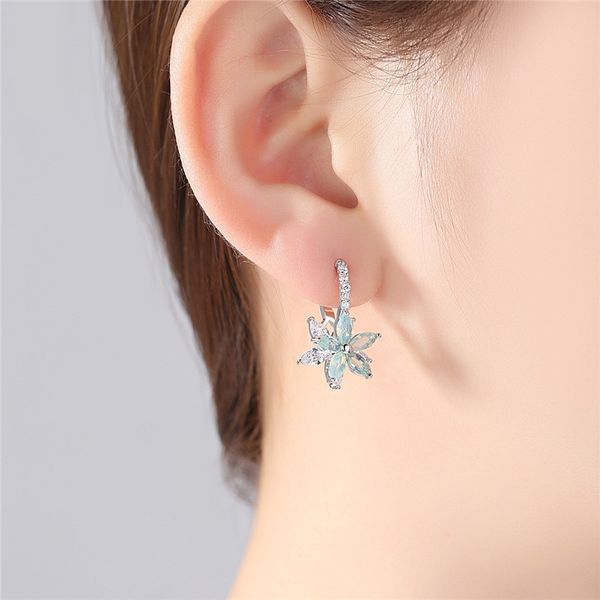 new wedding band clear stone flower stud earrings white copper gold cubic zirconia earring for women party tm, Golden;silver
new wedding band clear stone flower stud earrings white copper gold cubic zirconia earring for women party tm, Golden;silver