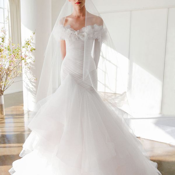 white off the shoulder mermaid wedding dresses 2019 court train pleated tulle flowers tiered skirts lace-up back bridal gowns
white off the shoulder mermaid wedding dresses 2019 court train pleated tulle flowers tiered skirts lace-up back bridal gowns