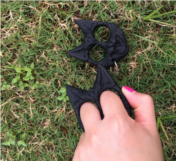 Новый черный кот Finger Buckle брелок самообороны кольцо окна выключатель палец кольцо
Новый черный кот Finger Buckle брелок самообороны кольцо окна выключатель палец кольцо