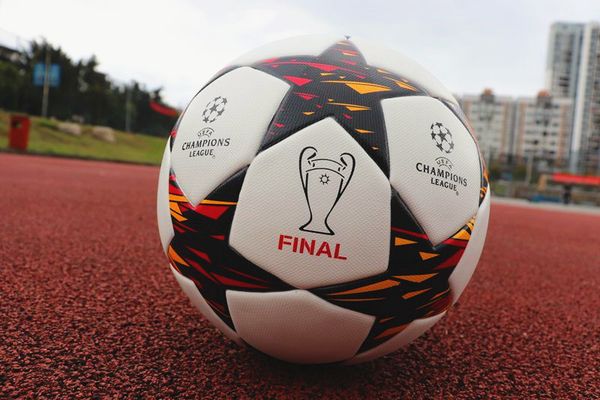 2014-2015 Финал Лиги чемпионов 14 Футбольный мяч Звезды Сопротивление заносу частиц Футбольный мяч тренировочный мяч размером 5
2014-2015 Финал Лиги чемпионов 14 Футбольный мяч Звезды Сопротивление заносу частиц Футбольный мяч тренировочный мяч размером 5