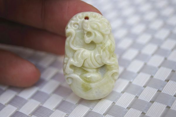 hand-carved - lantian county, shaanxi province - white flying yellow jade (12 chinese zodiac) tiger - elliptic necklace pendant (amulet), Silver
hand-carved - lantian county, shaanxi province - white flying yellow jade (12 chinese zodiac) tiger - elliptic necklace pendant (amulet), Silver