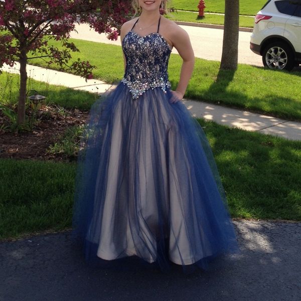 unique halter ball gown quinceanera dresses backless princess guest tulle lace crystal long prom dresses guest gowns, Blue;red
unique halter ball gown quinceanera dresses backless princess guest tulle lace crystal long prom dresses guest gowns, Blue;red