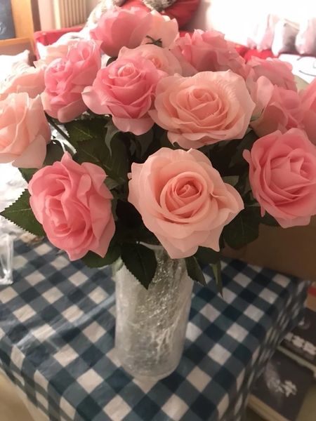 2018 new high simulation real touch 1 heads artificial rose flowers decorative moisturizing hand felt latex roses bunch
2018 new high simulation real touch 1 heads artificial rose flowers decorative moisturizing hand felt latex roses bunch