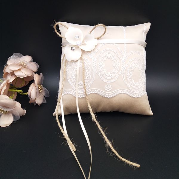 2021 new wedding ring pillow lace wedding ring holder marriage ring cushion bearer wedding party decoration a005
2021 new wedding ring pillow lace wedding ring holder marriage ring cushion bearer wedding party decoration a005