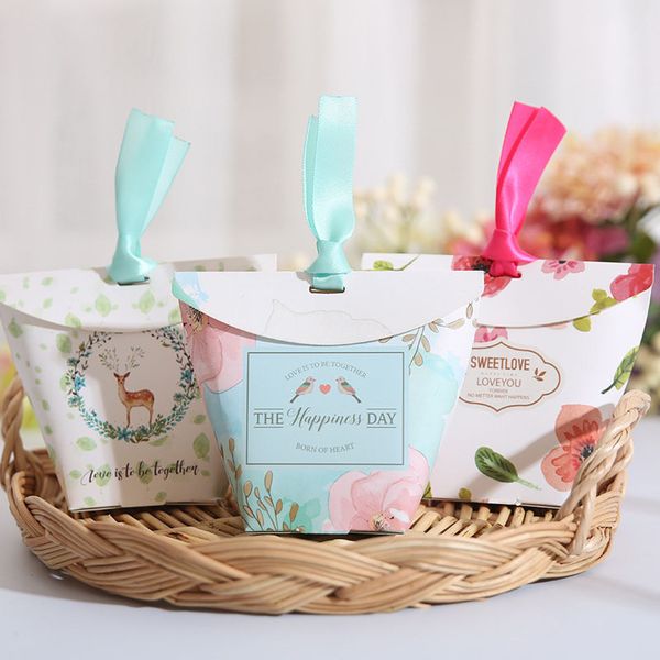 5pcs paper candy boxes party favors wedding gifts box packing for bridal shower birthday party decoration festival supplies
5pcs paper candy boxes party favors wedding gifts box packing for bridal shower birthday party decoration festival supplies