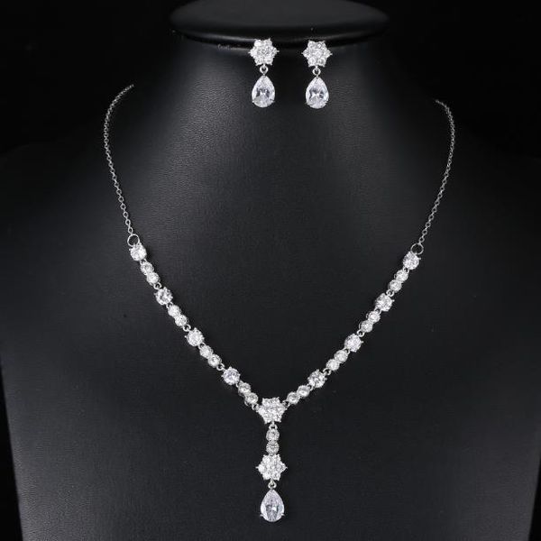 women's necklace earring set set with chain copper - plated platinum micro - set zircon luxury jewelry fashion style, Silver
women's necklace earring set set with chain copper - plated platinum micro - set zircon luxury jewelry fashion style, Silver