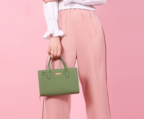 2018 new fashion korean version of the wild popular portable female diagonal package simple multi-function large-capacity bag diagonal
2018 new fashion korean version of the wild popular portable female diagonal package simple multi-function large-capacity bag diagonal