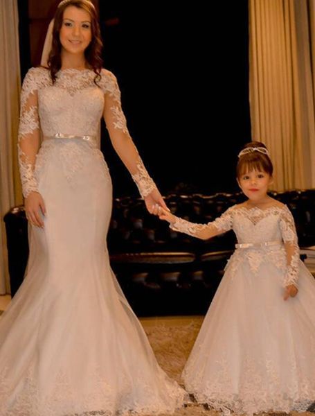 2019 cute off shoulder bateau long sleeves flower girls' dresses with sash princess lace appliques tulle wedding girls dresses backless, White;blue
2019 cute off shoulder bateau long sleeves flower girls' dresses with sash princess lace appliques tulle wedding girls dresses backless, White;blue