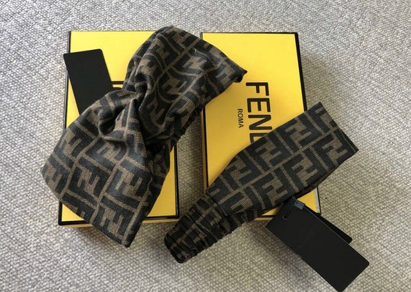 1pcs with box woman headband fashion scarf retro cross hair bands luxury brands headband with tags ff headband, Golden;white
1pcs with box woman headband fashion scarf retro cross hair bands luxury brands headband with tags ff headband, Golden;white