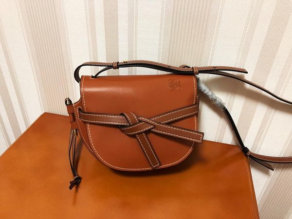 Half Round Shaped Real Leather Female Shoulder Bag 2018 New Style High Quality 22cm and 26cm Samall Women Casual Fashion Handbags Purse
Half Round Shaped Real Leather Female Shoulder Bag 2018 New Style High Quality 22cm and 26cm Samall Women Casual Fashion Handbags Purse