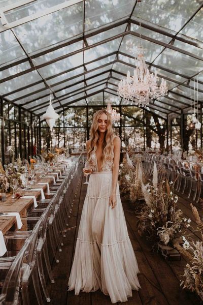 nude champagne wedding dresses 2019 deep v-neck lace backless whimsical boho dreamy bridal gowns beach vestido de noiva floor length, White
nude champagne wedding dresses 2019 deep v-neck lace backless whimsical boho dreamy bridal gowns beach vestido de noiva floor length, White