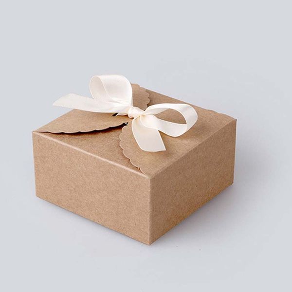 9cmx9cmx6cm vintage style kraft paper lace pattern cardboard gift box candy biscuit gift cake packing case
9cmx9cmx6cm vintage style kraft paper lace pattern cardboard gift box candy biscuit gift cake packing case