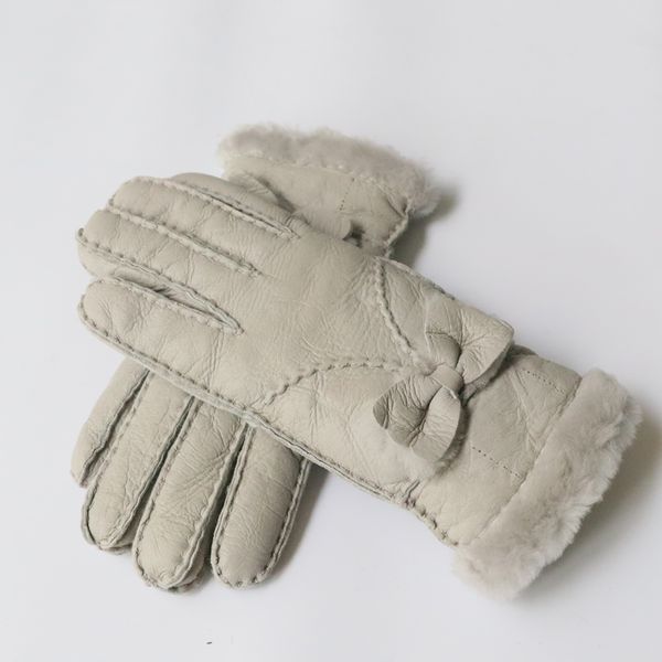 2017 high-quality women' gloves winter gloves warm fashion sheepskin thickening finger breathable & mitten with bowknot, Blue;gray
2017 high-quality women' gloves winter gloves warm fashion sheepskin thickening finger breathable & mitten with bowknot, Blue;gray