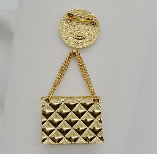 Luxury Grid Chain Bag Charm Brooch Pins Corsage Brooches Wedding Fashion Jewelry Accessory For Women Costume Decoration Wholesale
Luxury Grid Chain Bag Charm Brooch Pins Corsage Brooches Wedding Fashion Jewelry Accessory For Women Costume Decoration Wholesale