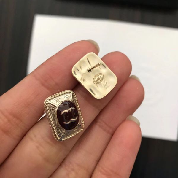 Серьги-гвоздики из 18-каратного настоящего позолоченного модного ювелирного топа
Серьги-гвоздики из 18-каратного настоящего позолоченного модного ювелирного топа