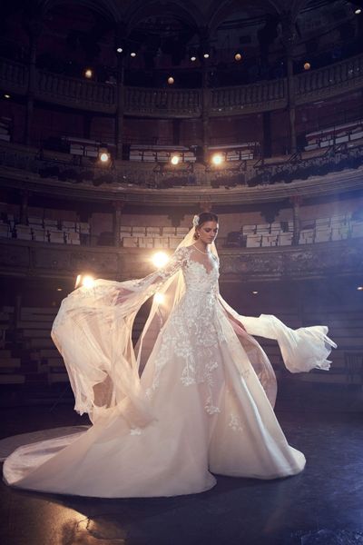elie saab 2019 long sleeve wedding dresses lace appliqued jewel neck beaded beach a line bridal gowns custom made robe de mariée, White
elie saab 2019 long sleeve wedding dresses lace appliqued jewel neck beaded beach a line bridal gowns custom made robe de mariée, White