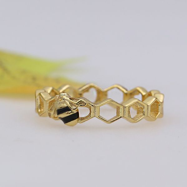 s925 silver ring fashion openwork bee ring come with dust bag and box for stylish couple gift
s925 silver ring fashion openwork bee ring come with dust bag and box for stylish couple gift