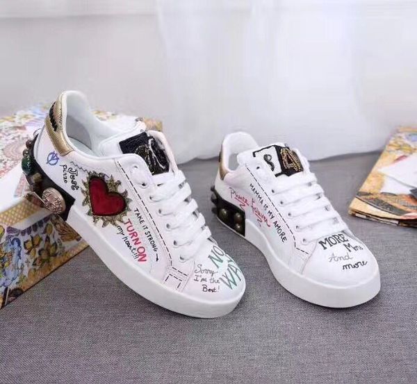 High quality new fashion soft classic casual sneakers women men shoes real leather with box and dust bag complete size with heart
High quality new fashion soft classic casual sneakers women men shoes real leather with box and dust bag complete size with heart
