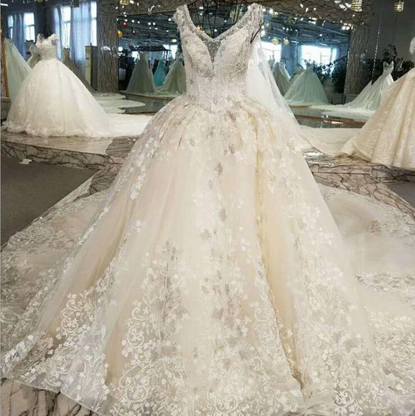 real pictures luxury wedding dresses v neck beading lace appliques lace up back sweep train dubai arabic bridal gowns wedding dress, White
real pictures luxury wedding dresses v neck beading lace appliques lace up back sweep train dubai arabic bridal gowns wedding dress, White