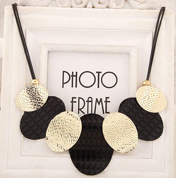 оптовая choker ожерелье овальный металлические листы подвеска collier femme bijoux женщины заявление кожа кожа ожерелье ожерелья подвески ме, Golden;silver
оптовая choker ожерелье овальный металлические листы подвеска collier femme bijoux женщины заявление кожа кожа ожерелье ожерелья подвески ме, Golden;silver
